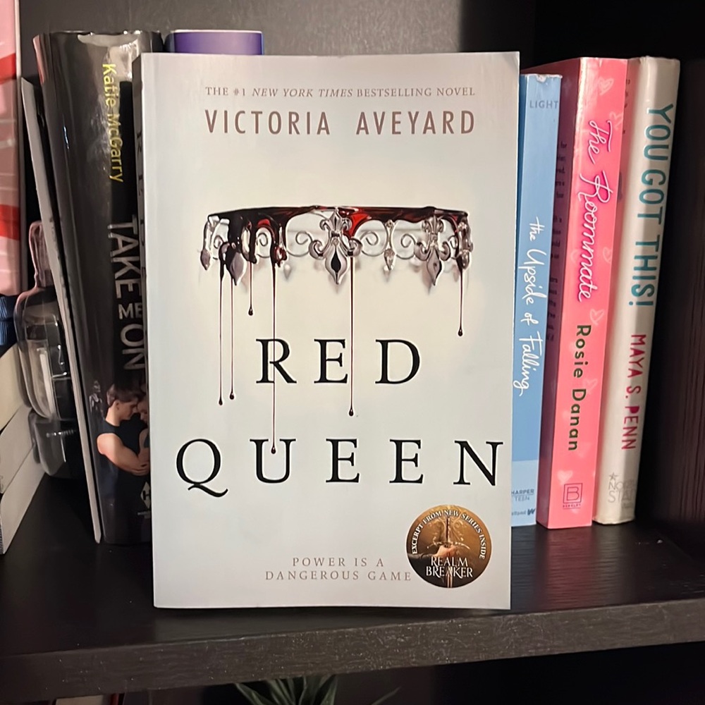 Red Queen by: Victoria Aveyard